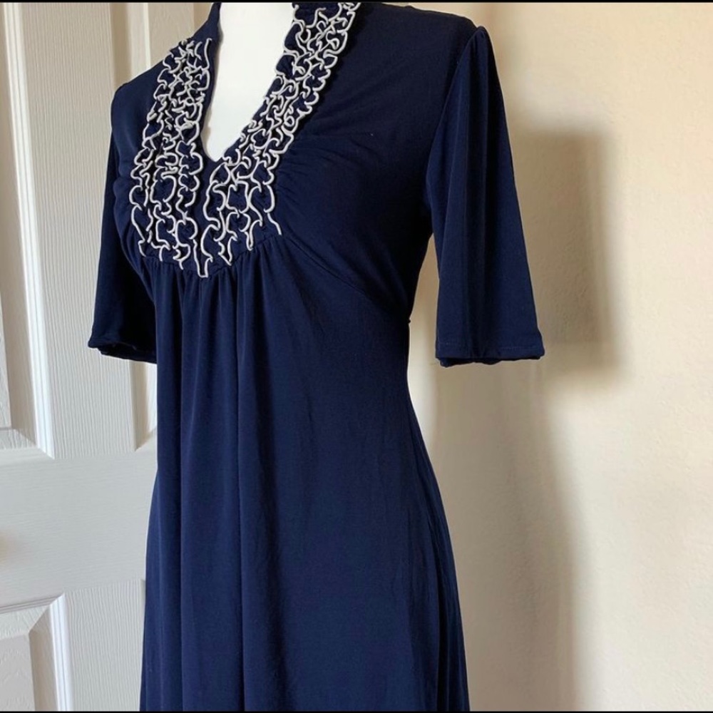 Dress - Picture 3 of 3